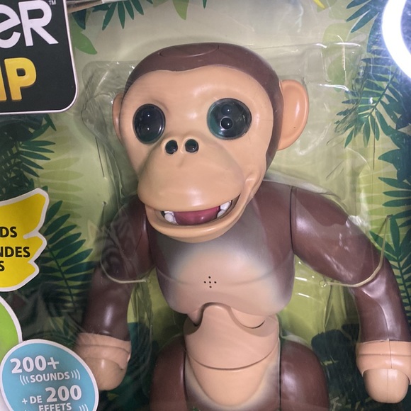 Zoomer Chimp, Interactive Chimp with Voice Command, Movement and Sensors 🐒🍌 - Picture 9 of 17